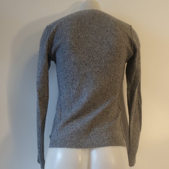 Womens Aqua 100% Cashmere Gray V-Neck Sweater Sz XS* - Picture 5 of 7